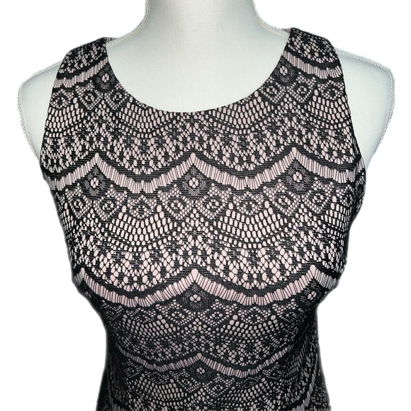 Guess Black Lace Sheath Dress Size 2
Lace Overlay on Nude Satin Zip Back - Picture 5 of 8